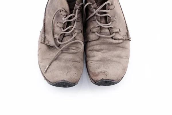 Oude schoenen geïsoleerd op witte achtergrond — Stockfoto