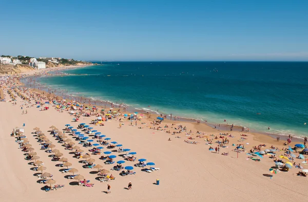 Plaża w miejscowości Albufeira Algarve — Zdjęcie stockowe