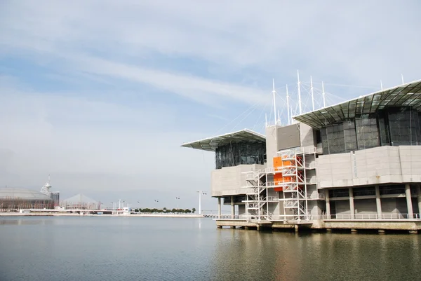 Edifício moderno Oceanário em Lisboa, Portugal — Fotografia de Stock