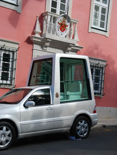 Papamobil που περιμένει ο Πάπας Βενέδικτος xvi — Φωτογραφία Αρχείου