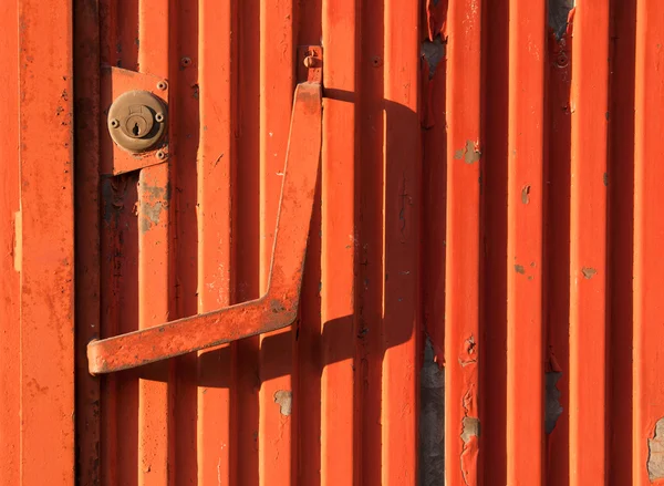 Porta di ferro arrugginito — Foto Stock