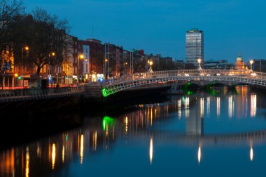 Dublin at night clipart