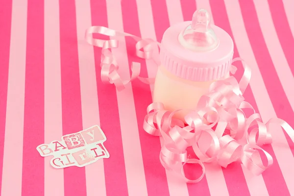 Bebek kız süt şişesi — Stok fotoğraf