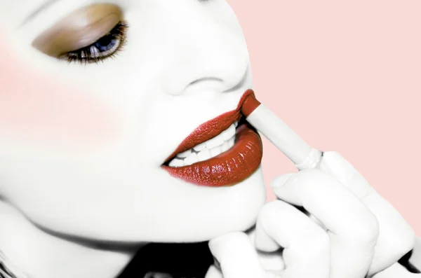 Applying lipstick — Stock Photo, Image