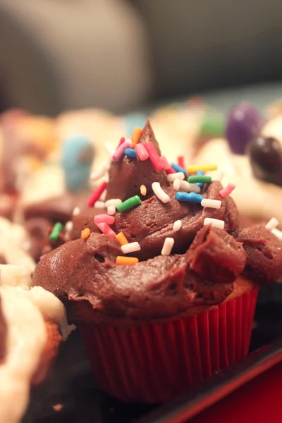 Winzige verzierte Cupcakes — Stockfoto