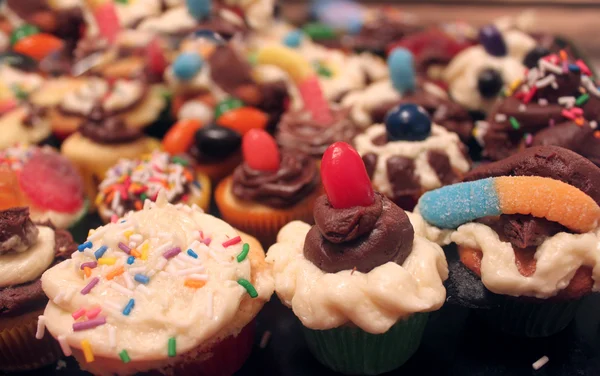 Μικροσκοπικό cupcakes διακοσμημένα — Φωτογραφία Αρχείου