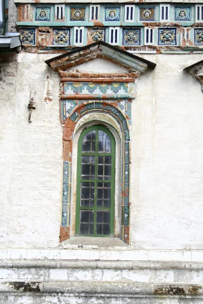 Вікно старих будівель — стокове фото