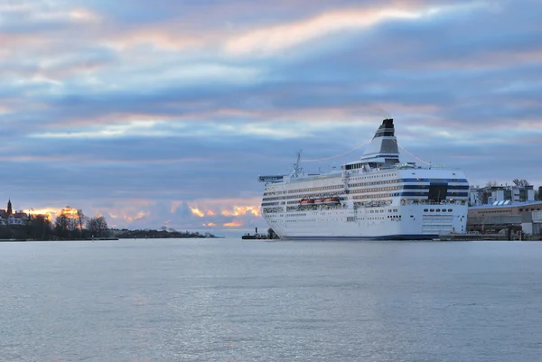 Passagerare färja på terminalen i Helsingfors — Stockfoto