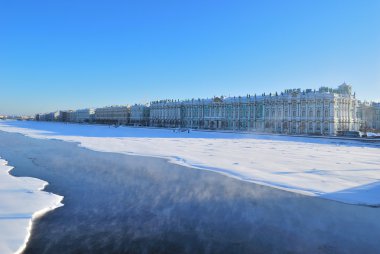 Saint-petersburg. Saray dolgu ve kışın neva Nehri