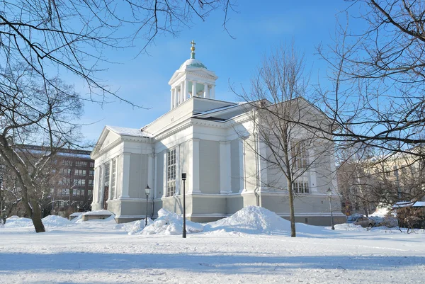 Helsinki. Kış aylarında eski kilise — Stok fotoğraf