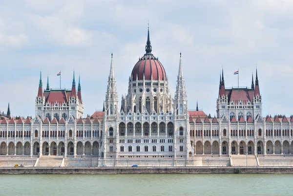 Здание парламента в Будапеште — стоковое фото