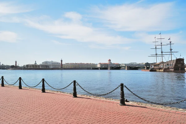 St. Petersburg. Neva és Mihajlovics Vasziljevszkij-szigeten — Stock Fotó