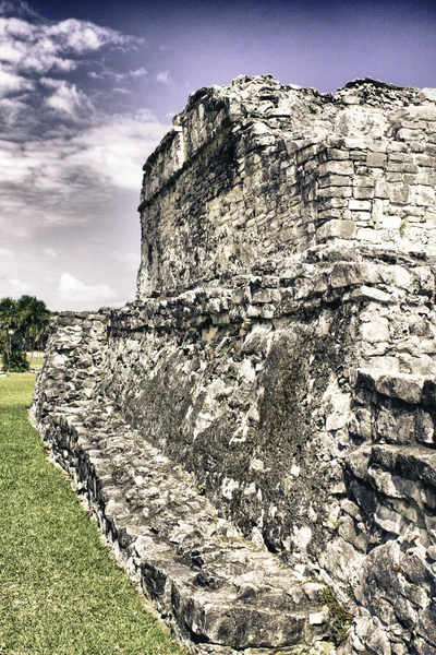 Знаменитые археологические руины Тулума в Мексике — стоковое фото