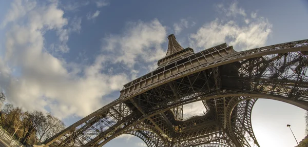 Winter Blick auf Eiffelturm in Paris — Stockfoto