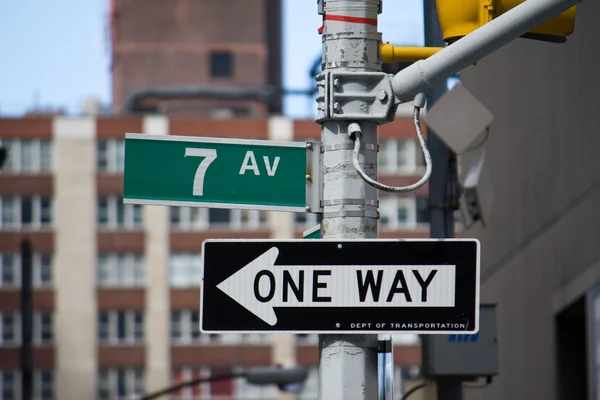 Классические уличные знаки Нью-Йорка — стоковое фото