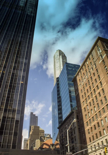 Vista hacia arriba de los rascacielos de la ciudad de Nueva York —  Fotos de Stock