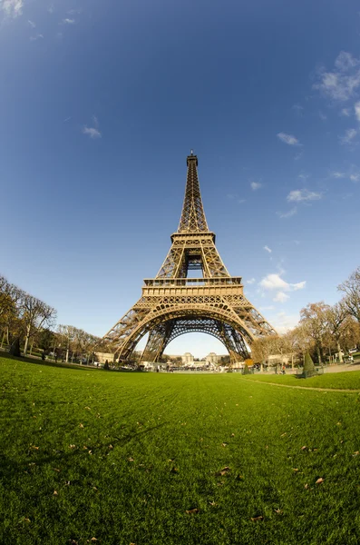Mraky a barvy oblohy nad Eiffelova věž — Stock fotografie