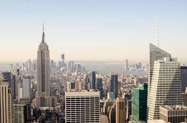 Urban skyskrapor, new Yorks skyline. Manhattan — Stockfoto