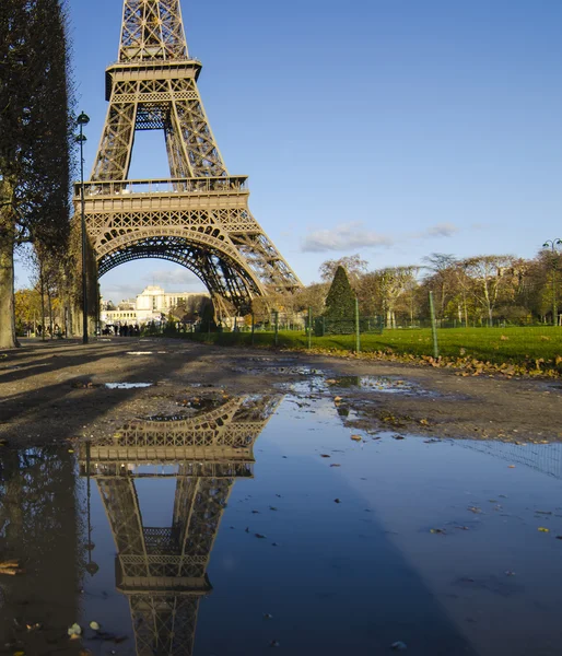 Pohled z Eiffelovy věže od champs de mars — Stock fotografie