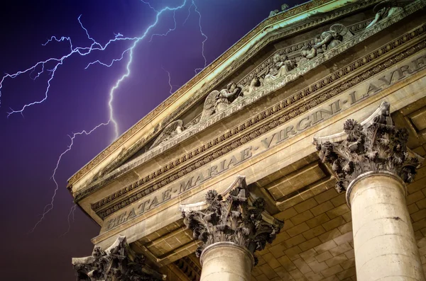 Eglise Notre Dame de Lorette with Lightning in Paris — Stock Photo, Image