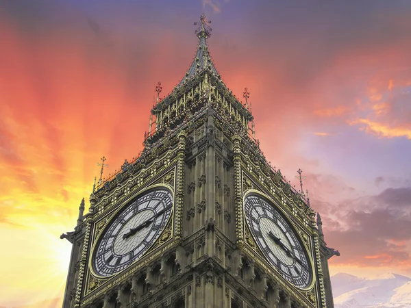 Big ben dramatický pohled — Stock fotografie