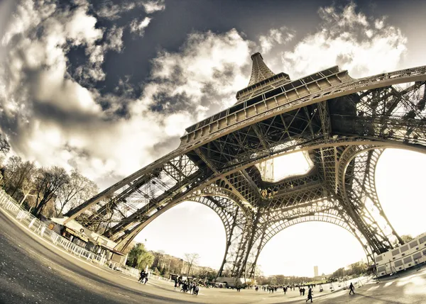 Eiffelturm an einem sonnigen Wintermorgen — Stockfoto