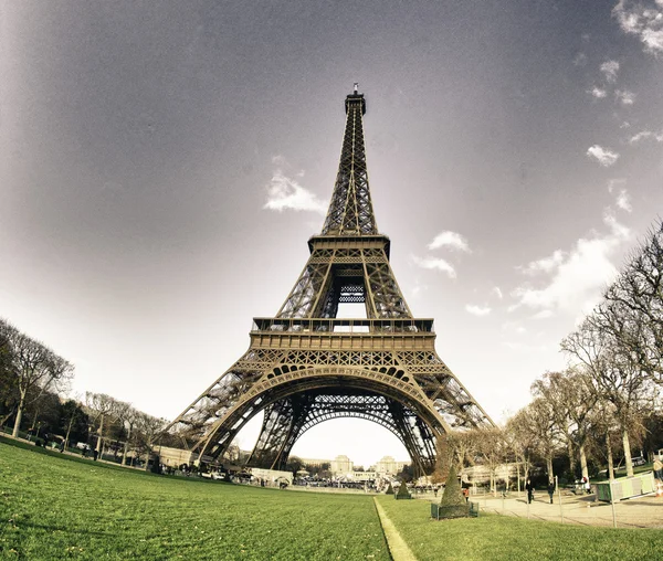 Χρώματα του ουρανού πάνω από τον πύργο του Άιφελ, Παρίσι — Φωτογραφία Αρχείου