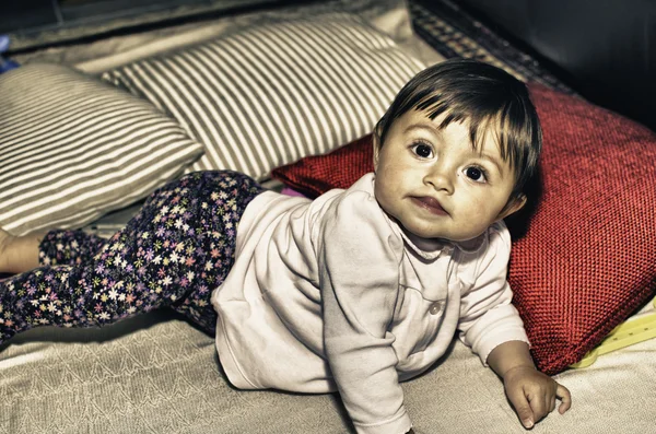 Bebê criança brincando interior — Fotografia de Stock