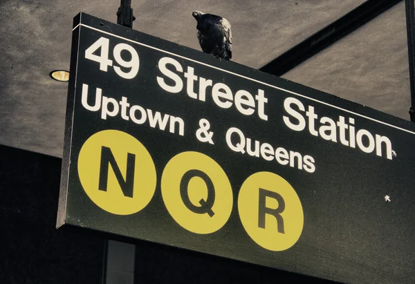 Tecken på tunnelbanan i new york city — Stockfoto