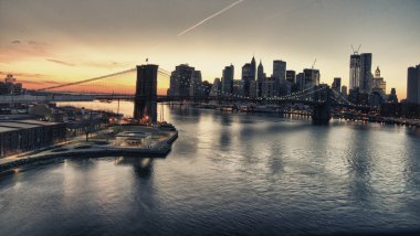 new York'un brooklyn Köprüsü'nün üzerinde kış günbatımı