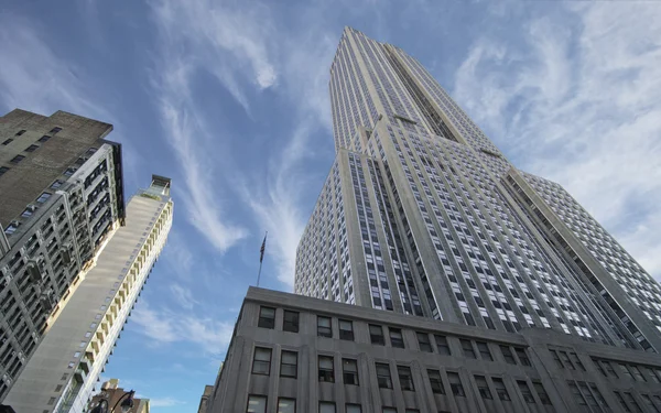 Bina, new york city bulutlar imparatorluk üzerinden devlet — Stok fotoğraf
