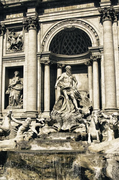 Kolory Fontanna di trevi, w marcu, Rzym — Zdjęcie stockowe