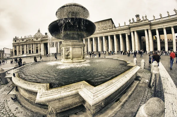 Архитектурные детали на площади Сан-Пьетро, Рим — стоковое фото