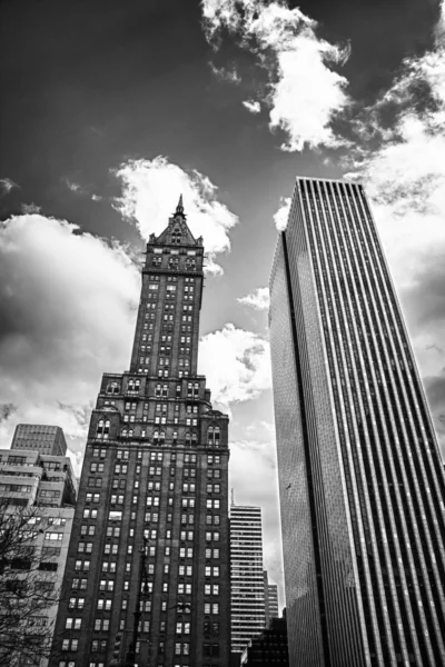 Vista verso l'alto dei grattacieli di New York — Foto Stock
