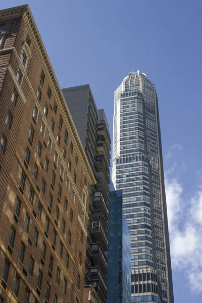New York City felhőkarcoló felfelé nézet — Stock Fotó