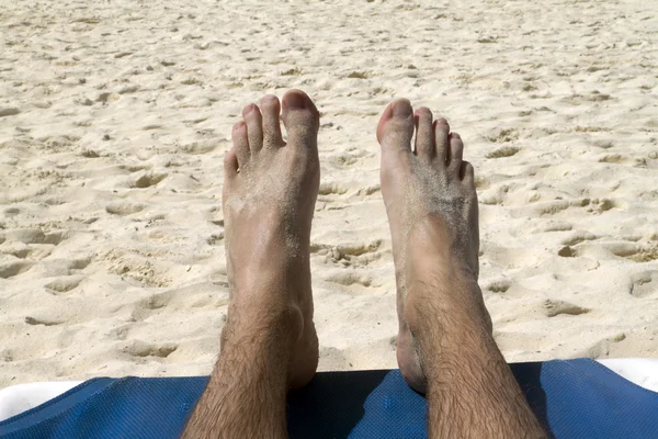 Пляжные ноги — стоковое фото