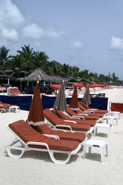 Red Beach Lounge Sillas —  Fotos de Stock