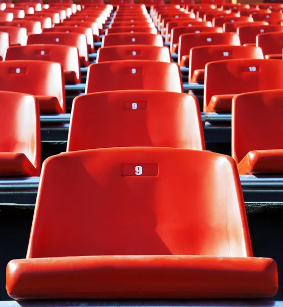 Τα καθίσματα γήπεδο κόκκινο — Φωτογραφία Αρχείου