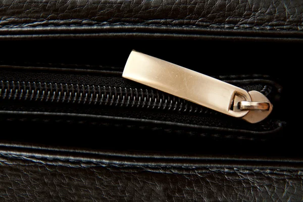 Detalj av zip på en läderportföljer — Stockfoto