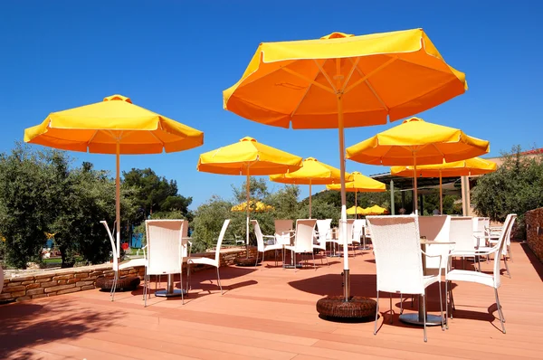 Restaurante ao ar livre no moderno hotel de luxo, ilha de Thassos, G — Fotografia de Stock