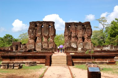 Polonnaruwa kalıntıları (antik Sri Lanka başkenti)