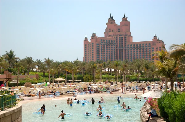Dubai, Förenade Arabemiraten - augusti 28: aquaventure waterpark på atlantis th — Stockfoto