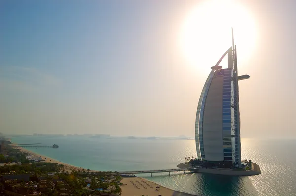 Werelds eerste zeven sterren luxe hotel burj al arab "toren o — Stockfoto