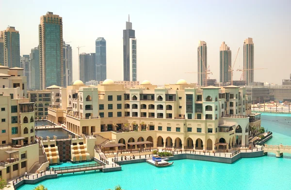 Dubai, Zjednoczone Emiraty Arabskie - 27 sierpnia: Pałac - hotel stare miasto. to l — Zdjęcie stockowe