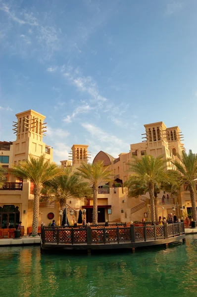 DUBAI, Emiratos Árabes Unidos - 27 de agosto: El Madinat Jumeirah the Arabian Resort — Foto de Stock