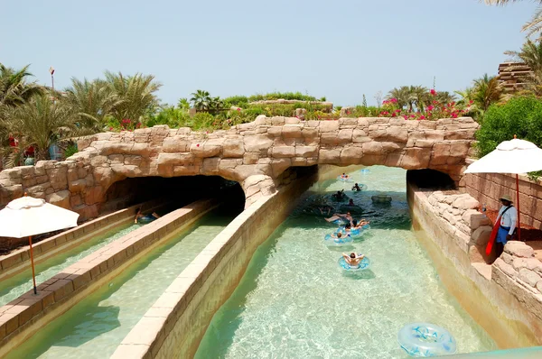 Dubai, uae - 28. august: der aquaventure wasserpark von atlantis th — Stockfoto