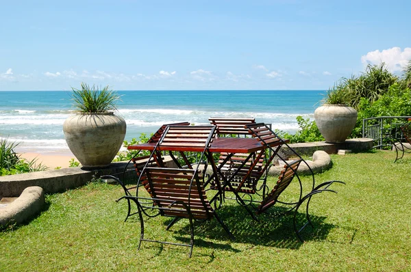 Buiten restaurant bij het luxehotel met een uitzicht op de Oceaan, bentot — Stockfoto