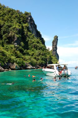 Koh phi phi, Tayland - 13 Eylül: şnorkel tur turistlere