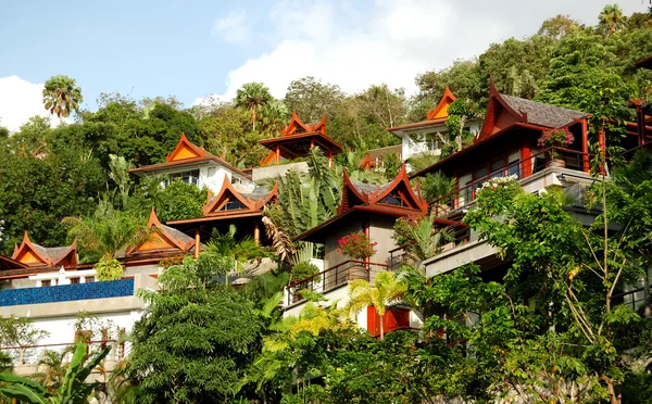 Lyxiga villor i thailändsk stil hotel, phuket, thailand — Stockfoto