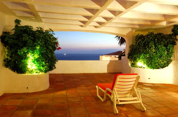La vue sur la mer depuis une terrasse d'hôtel de luxe, plage et Atlantique — Photo